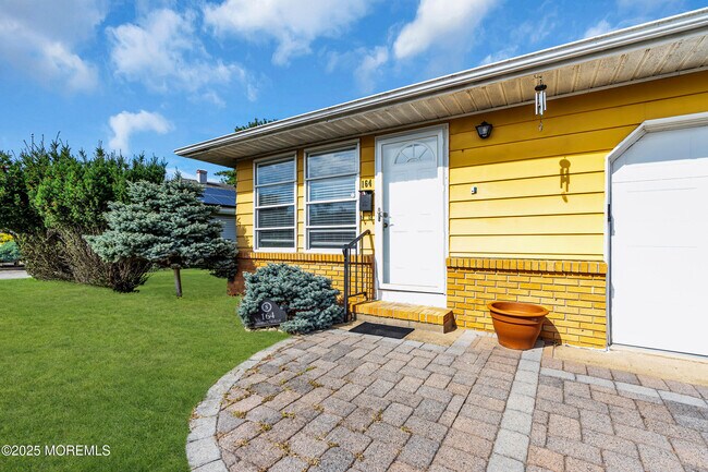 Building Photo - 164 Charlotteville Dr S