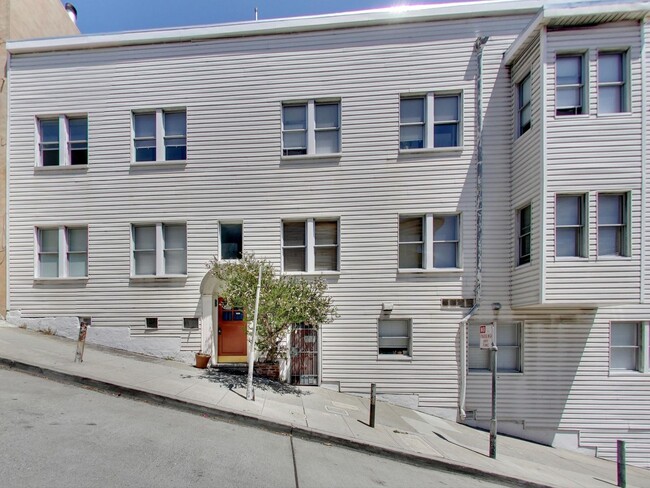 Building Photo - One Month Free!! Prime Telegraph Hill Loca...