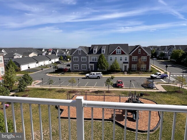 Building Photo - 42592 Sunset Ridge Square