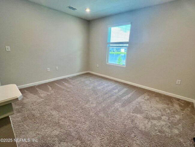 Building Photo - 14750 Cashew Ave
