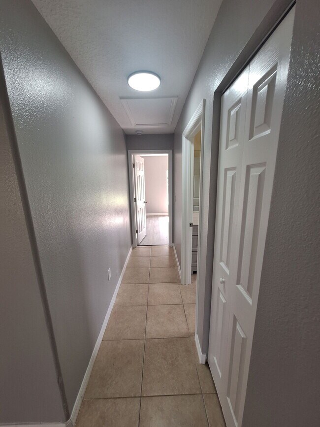 Building Photo - 3/2 Annual Rental Near Atwater Elementary School