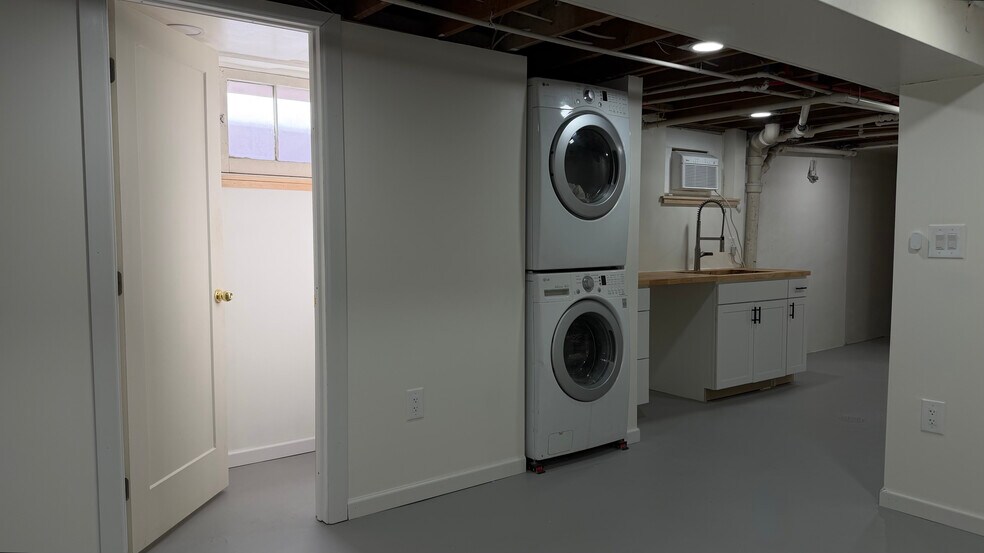 Building Photo - 2659 Brinker Ave