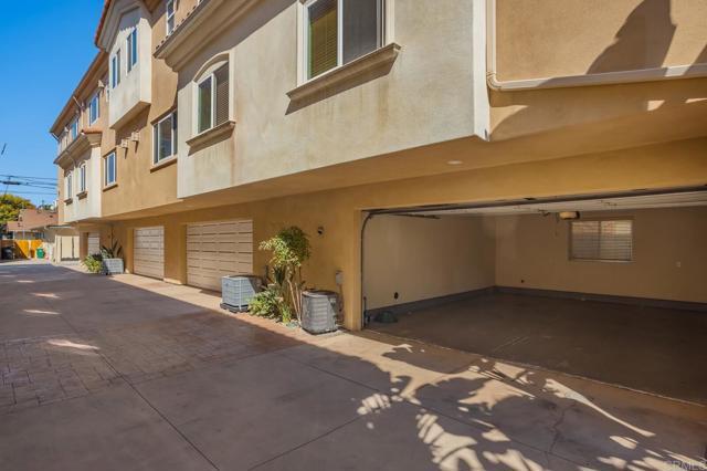 Building Photo - 4060 1st Ave.