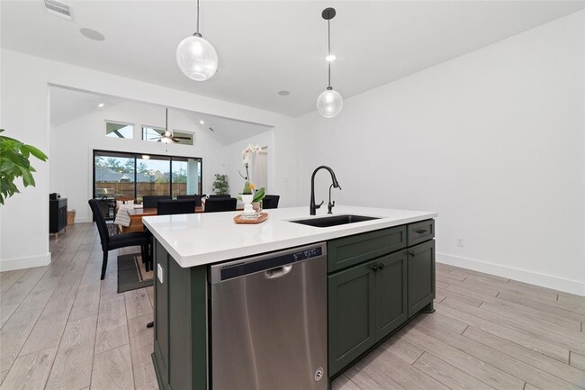 Building Photo - 28266 Emerald Bnd