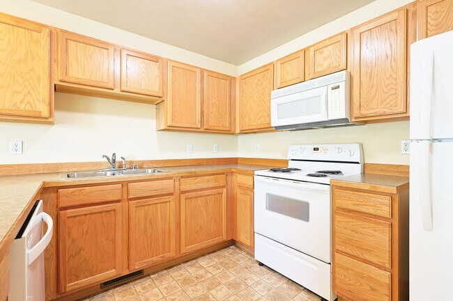 Building Photo - Refined Townhome with Gorgeous Landscaping...