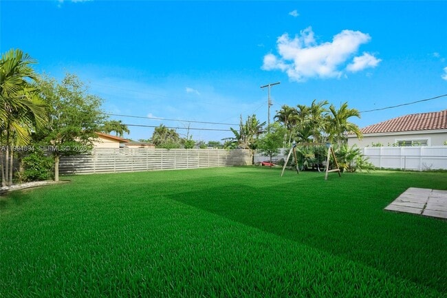 Building Photo - 5401 SW 97th Ct