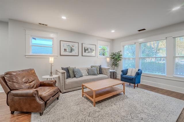 Building Photo - 5822 Belmont Ave