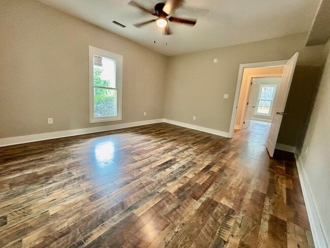 Building Photo - Fully Remodeled 3BR Gem in Frankfort