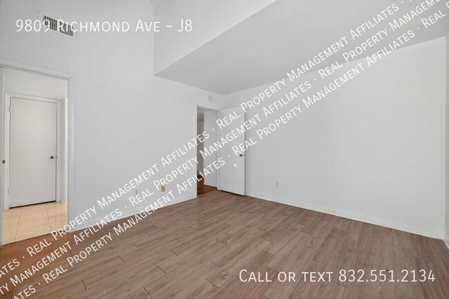 Building Photo - 9809 Richmond Ave.