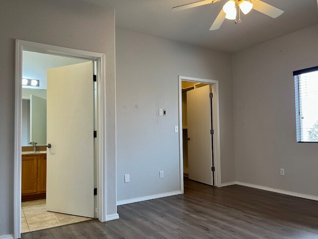 Building Photo - 6800 Vista Del Norte Dr NE