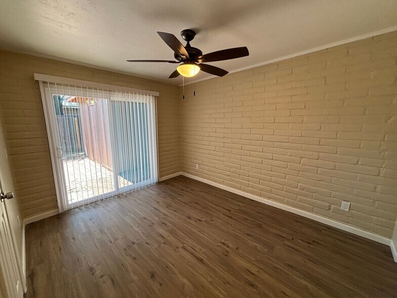 Building Photo - 3960 E Flower St