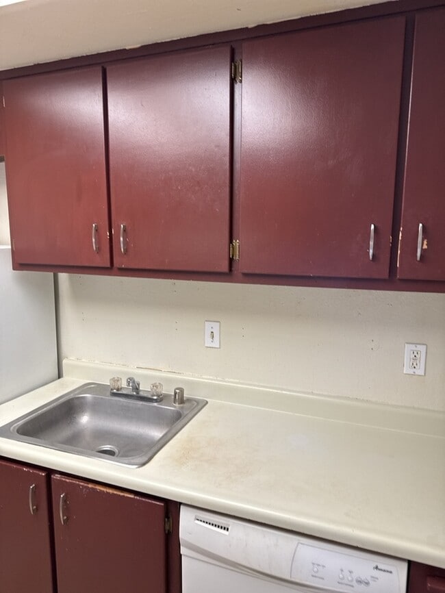 Building Photo - Well Maintained 2-Bedroom 1- bath Home in Quiet Sacramento Neighborhood