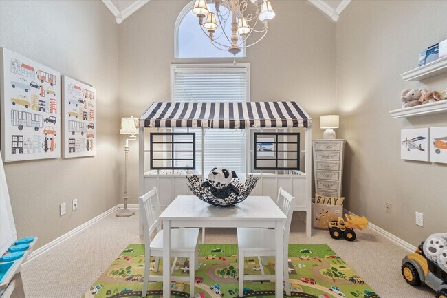 Building Photo - Incredible 4-Bedroom