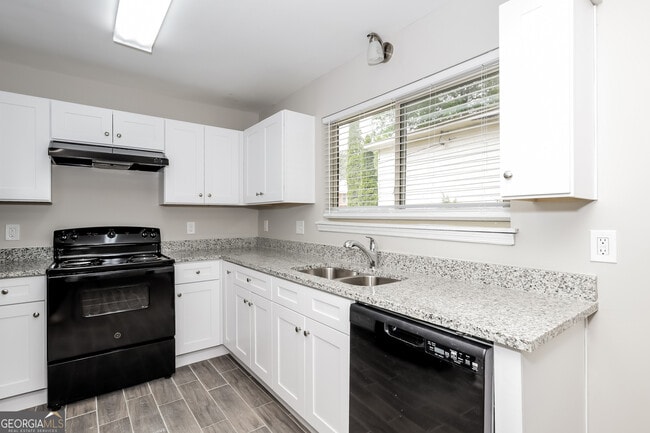 Building Photo - 6310 Beethoven Cir