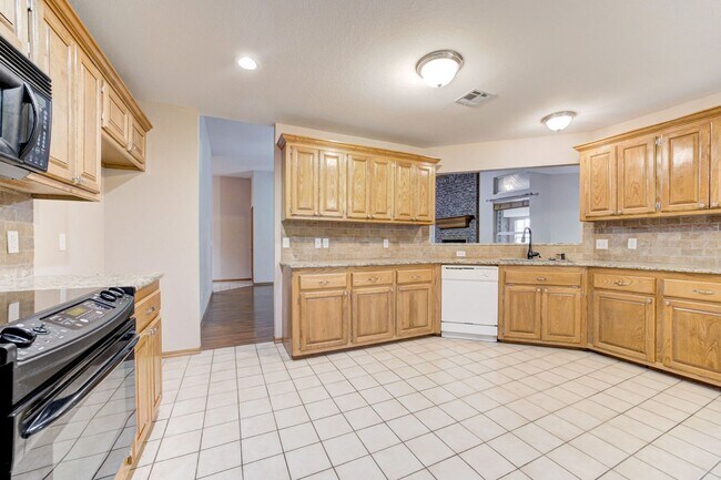 Building Photo - Beautiful 3-Bedroom / 2-Bathroom home in Yukon!
