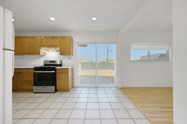 Building Photo - Rehabbed Downtown Henderson Home