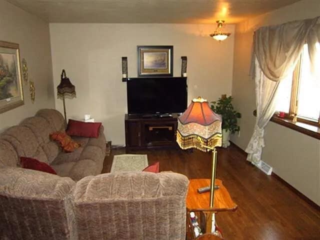 Building Photo - 1691 Zinnia St