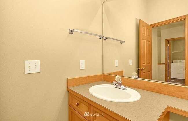 Building Photo - 18641 NE 55th Way