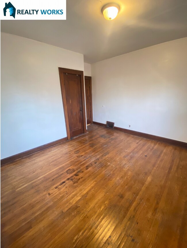 Building Photo - 4525 Hillside St