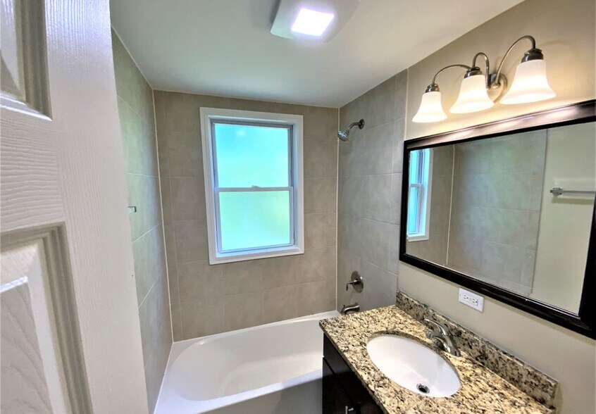 Building Photo - 3231 Park Ave