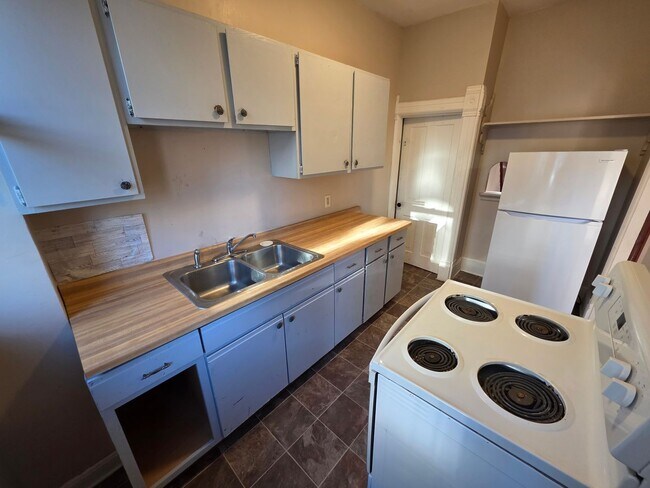 Building Photo - 523-525 Bay