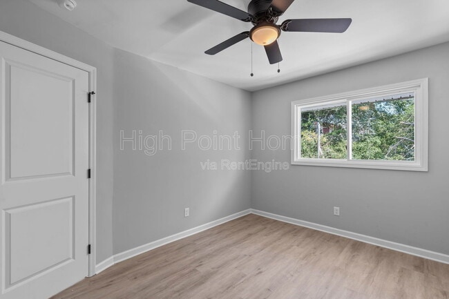 Building Photo - 400 Gallery Ln