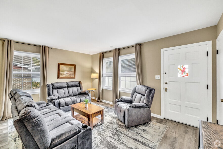 Communal Living Room - 26 McDonald Rd