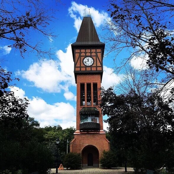 Building Photo - 230 W 6th St