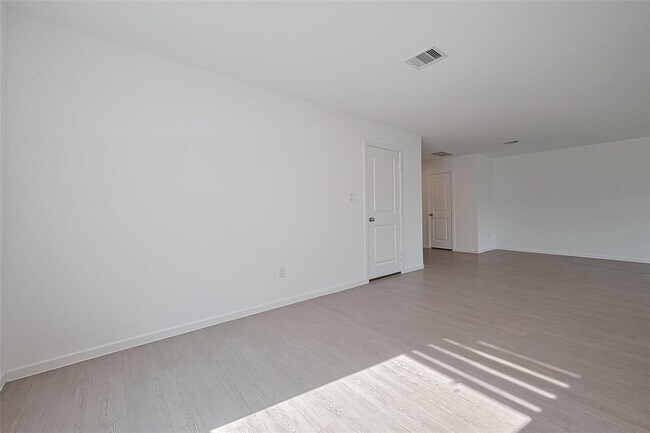 Building Photo - 26751 Prairie Smoke Ln