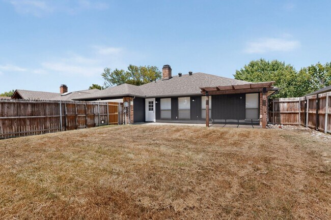 Building Photo - 3510 Amber Ave