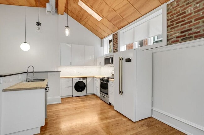 Primary Photo - 1631 16th St NW