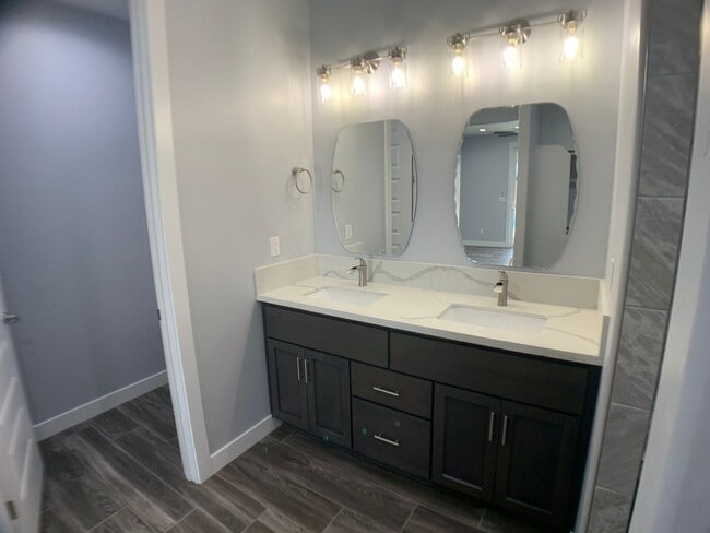 Building Photo - 3 Bedroom - 2 Bath Pool Home