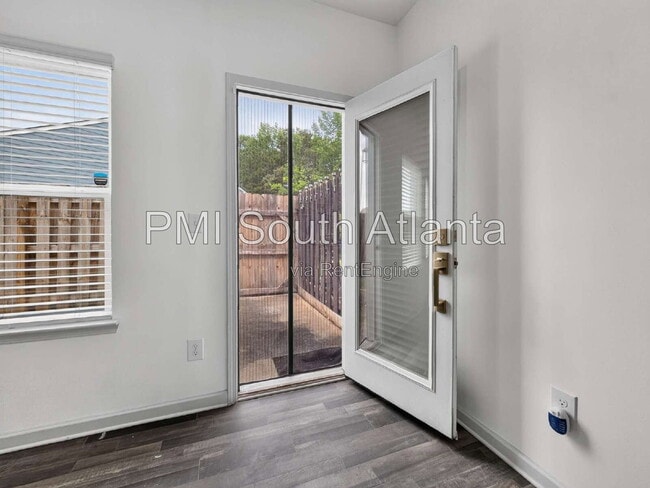 Building Photo - 4925 Lower Elm St