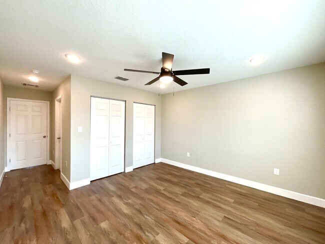 Building Photo - Modern Home With Covered Patio & Fenced Yard!