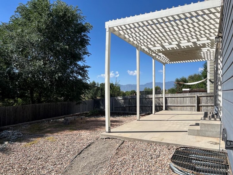 Building Photo - 1761 Silver Meadow Cir