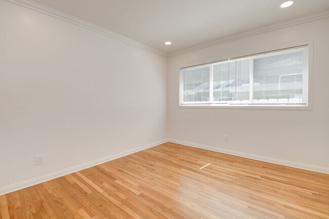 Building Photo - 3 Bedroom House in the Heart of Pacific Be...