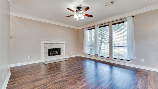 Building Photo - 15603 Twisting Springs Dr