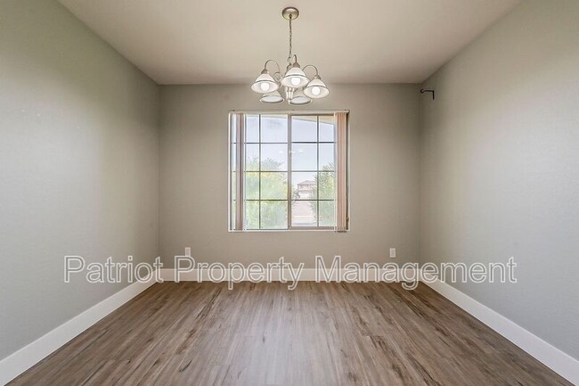 Building Photo - 13930 W Country Gables Dr