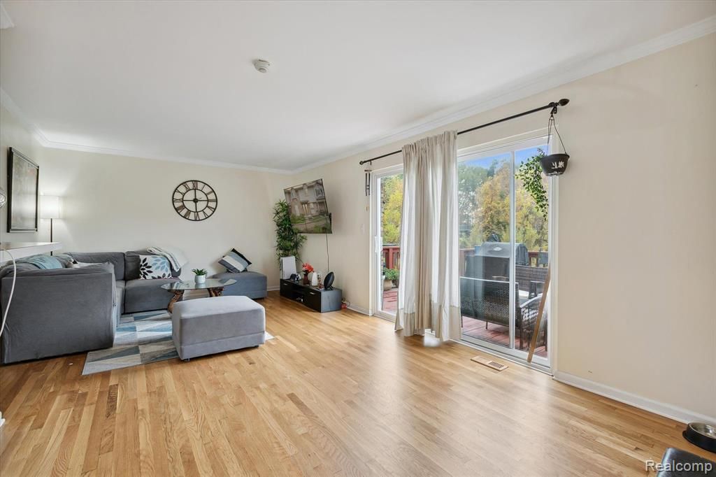 Building Photo - 44563 Savery Dr