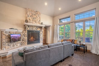 Building Photo - 4955 Hidden Hollow Rd