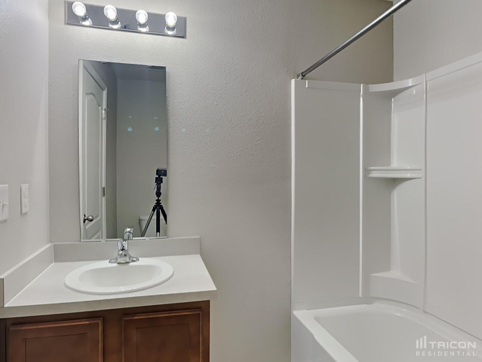 Building Photo - 8675 Julia Marie Cir