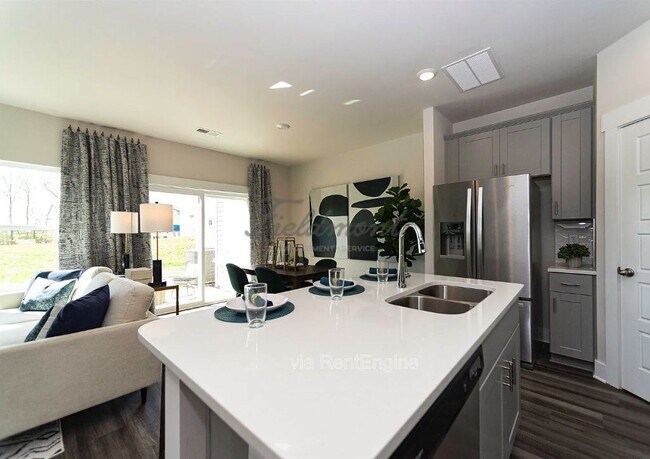 Building Photo - 429 Ellis Mill St