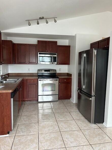 Kitchen - 779 West Lyman Avenue