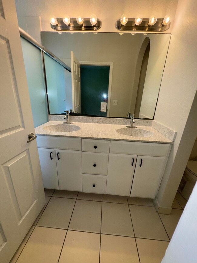 Building Photo - 895 Pipers Cay Dr