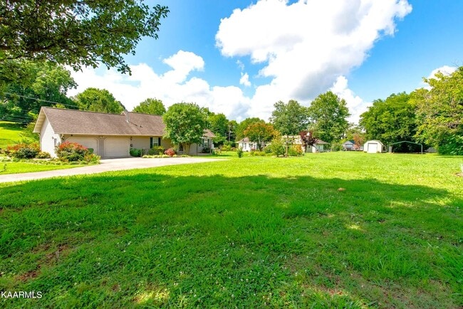Building Photo - Maryville 37804 - 3 bedroom 2.5 bath - call Adam Sharp 865-254-0980