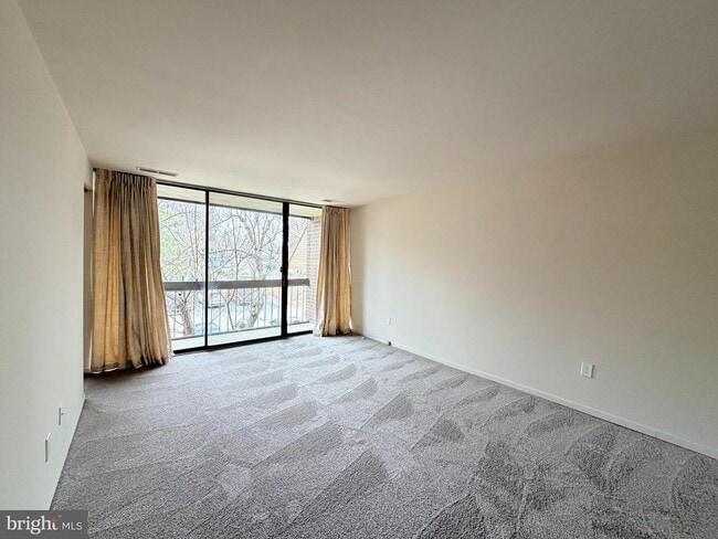 Building Photo - 8717 Hayshed Ln