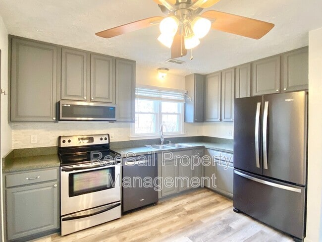 Building Photo - 14 S Lake Cir