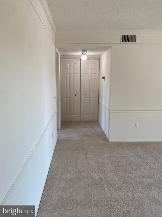 Building Photo - 102 Fort Evans Rd SE