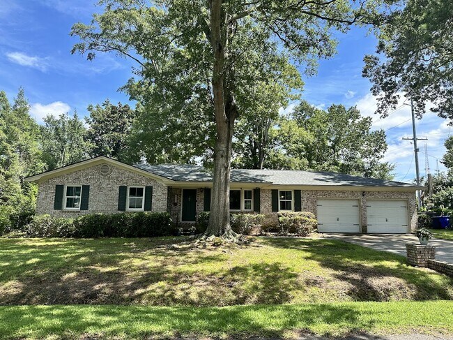 Primary Photo - 2204 N Dallerton Cir