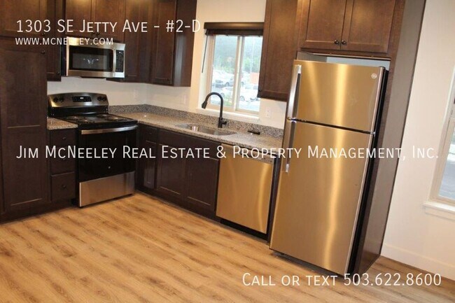 Building Photo - 1303 SE Jetty Ave